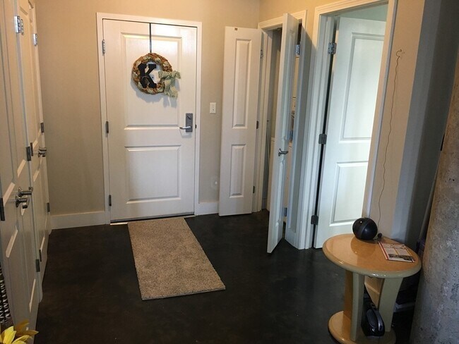 Building Photo - 21 Illinois St