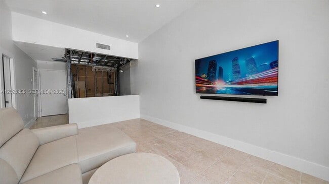 Building Photo - 6917 Collins Ave