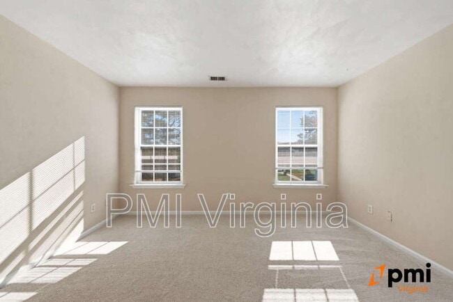 Building Photo - 1002 Nicklaus Dr