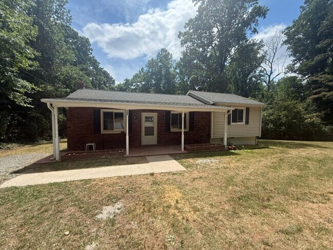 Building Photo - Two bedroom, 2 bath house in Burlington-Coming soon