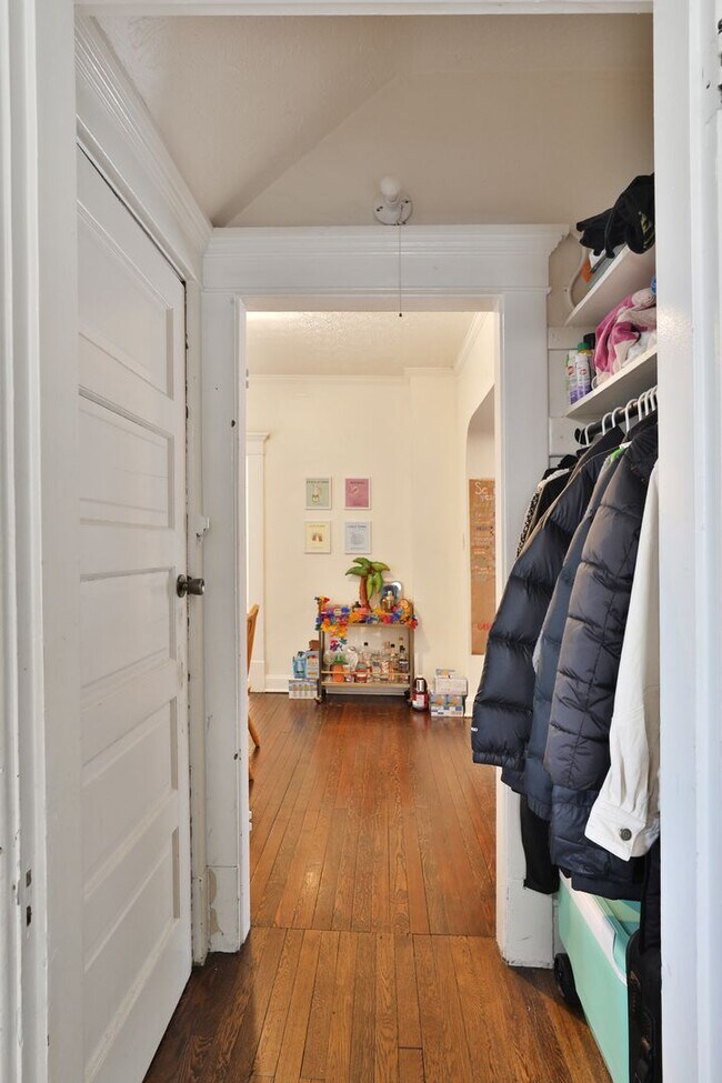 Building Photo - 108 Frambes Ave