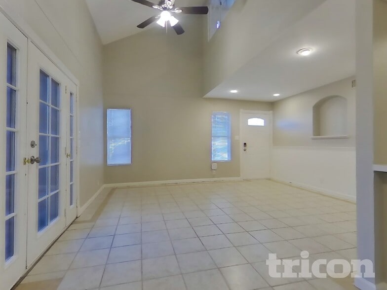 Building Photo - 2455 E Broadway Rd