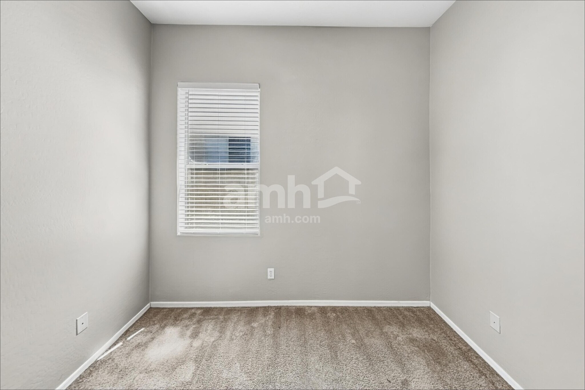 Building Photo - 12717 W Earll Dr