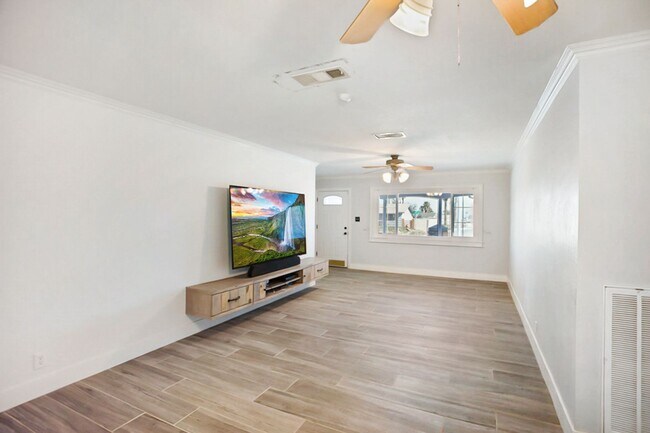 Building Photo - Beautiful, nicely updated, ENERGY EFFICIENT HOME FOR LOW UTILITY BILLS