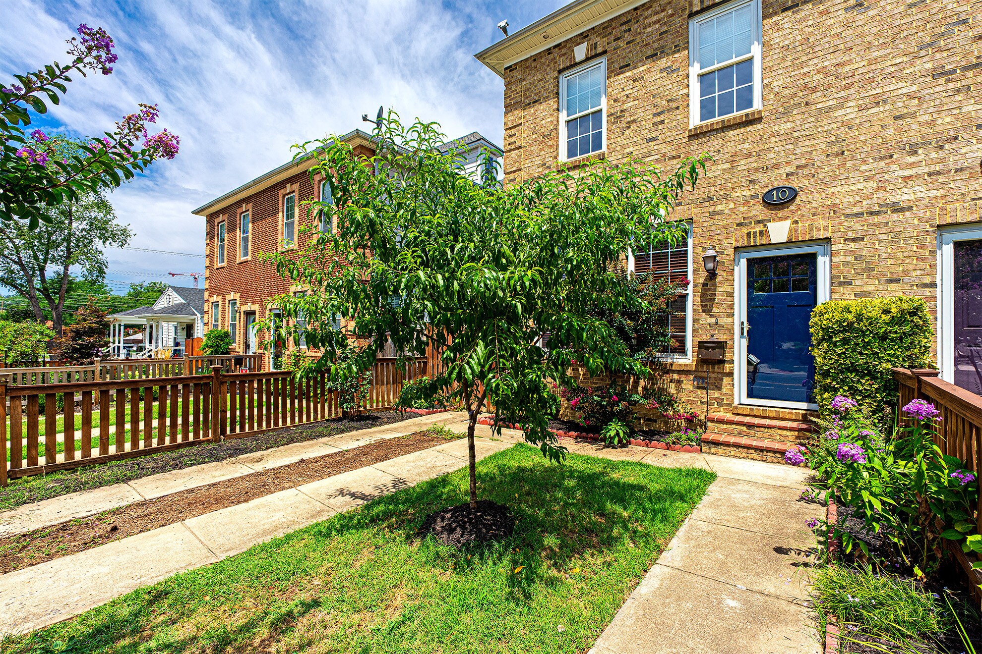 Building Photo - 10 E Reed Ave