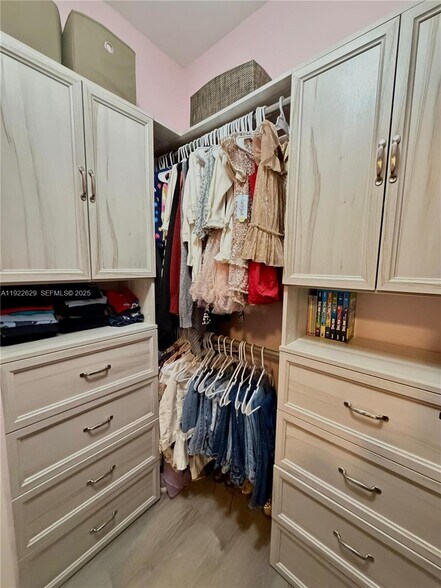 Building Photo - 1505 SW 147th Ave