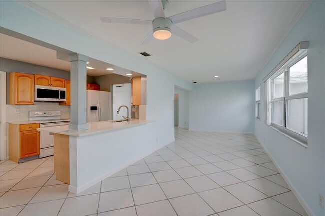 Building Photo - 2086 SW 12th Ave