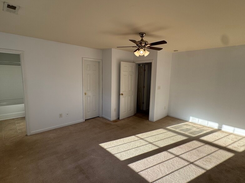 Building Photo - 10560 Bunclody Dr