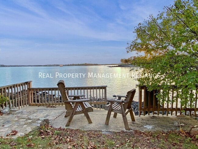 Building Photo - 19 Bayview Ave