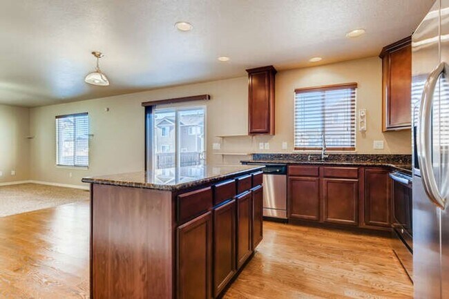 Building Photo - Evolve Real Estate: Available November 1 U...