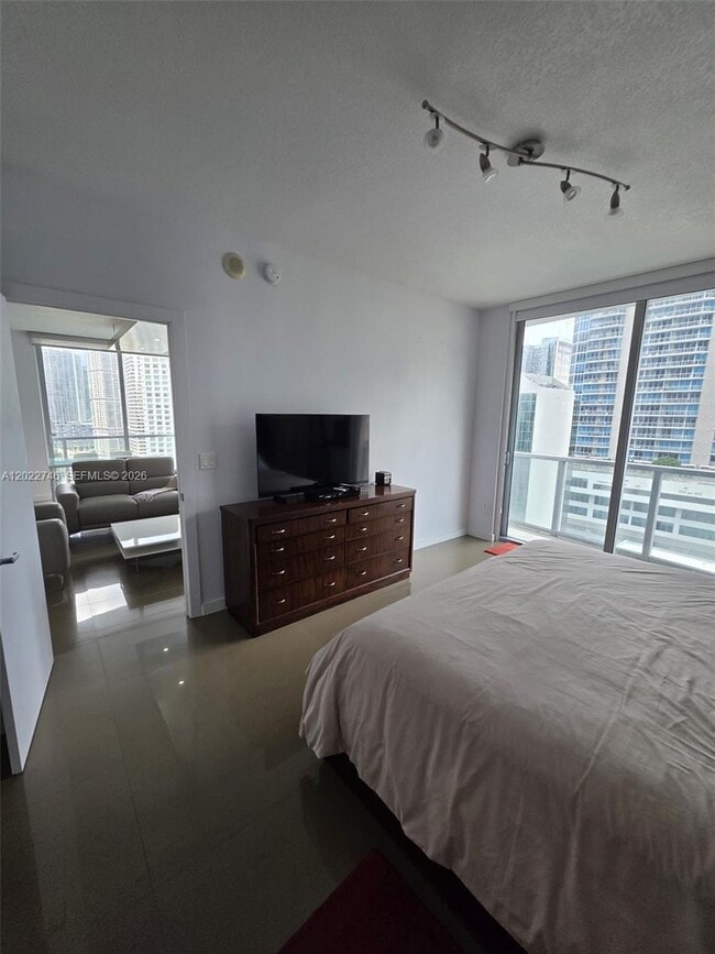 Building Photo - 1060 Brickell Ave