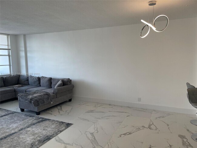 Building Photo - 3725 S Ocean Dr