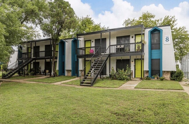 Building Photo - 1124 Rutland Dr