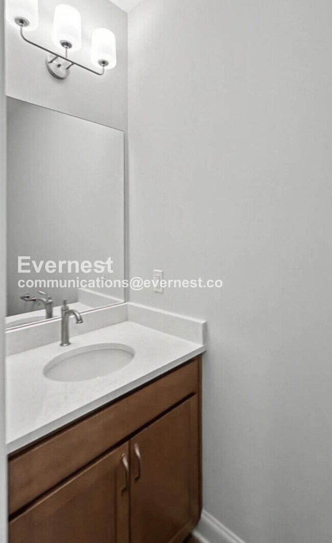 Building Photo - 2 Bed/2.5 Bath Townhome with Garage / Pet-Friendly / Available Now!