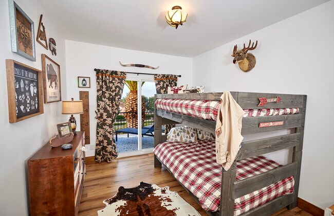 Building Photo - 7080 Via del Mar