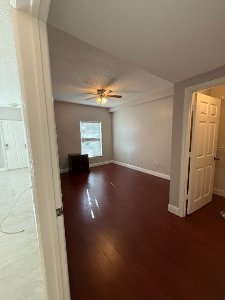 Building Photo - 10276 Fox Trail Rd S