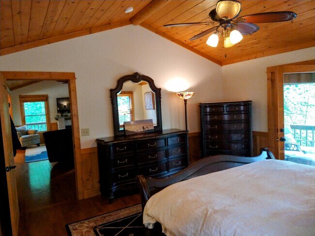 Building Photo - 386 Arbor Dr