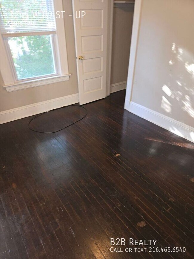 Building Photo - 3245 W 99th St