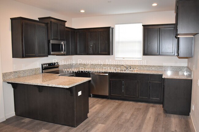 Building Photo - Stunning 4 Bedroom Home in Winding Meadow Village