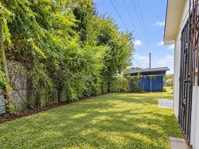 Building Photo - 4223 Oak Shadows Dr
