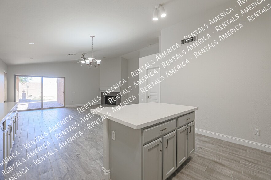 Building Photo - 3050 E Cherry Hills Pl