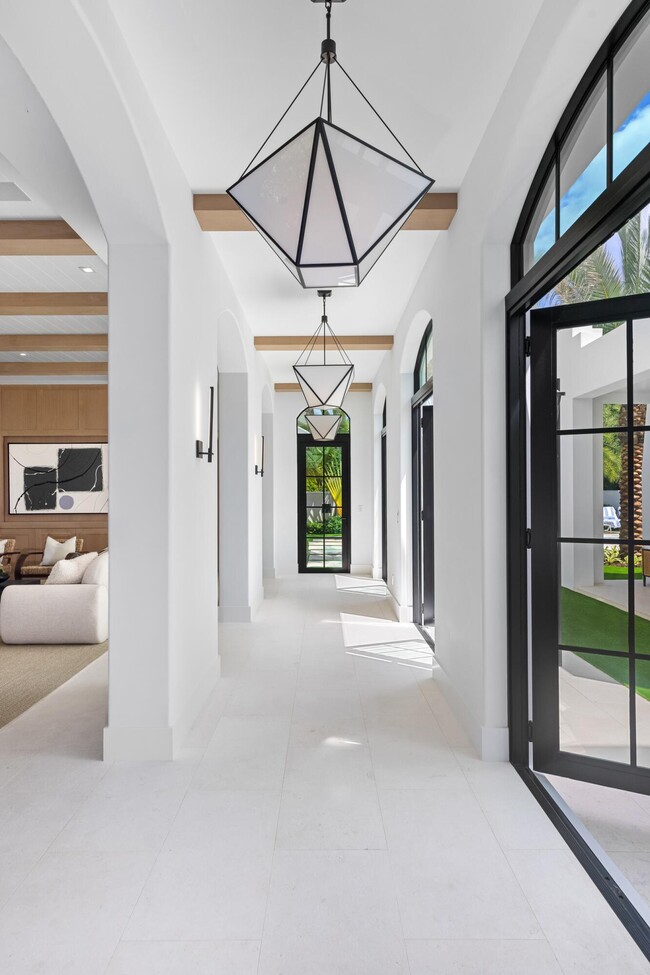 Building Photo - 734 S Ocean Blvd