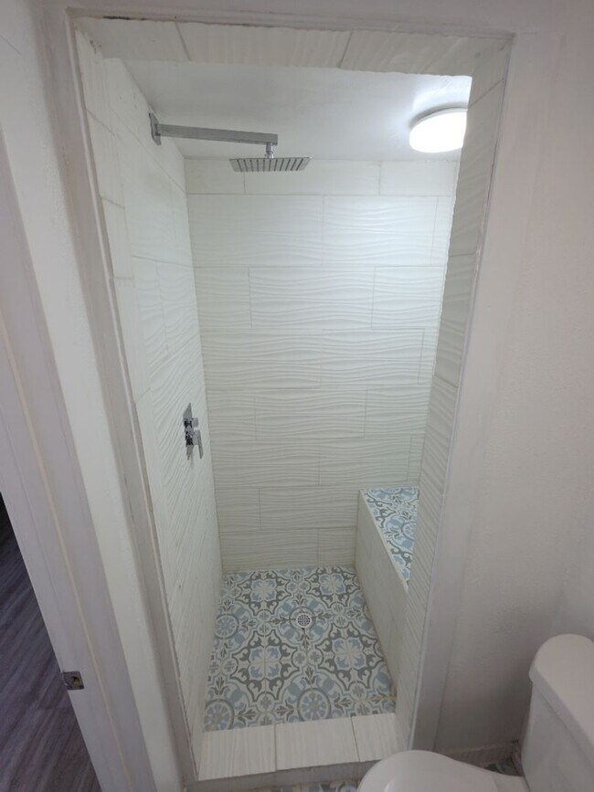 Building Photo - 13451 Lakeshore Dr