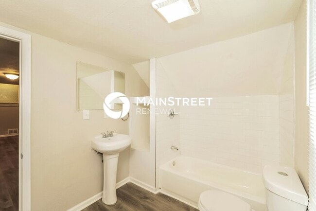 Building Photo - 3 Bedroom Pet-Friendly Home in Kansas City...