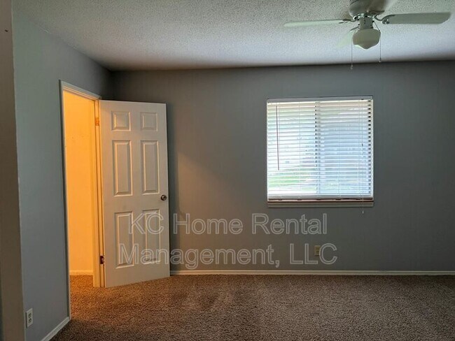 Building Photo - 9338 Bluejacket St