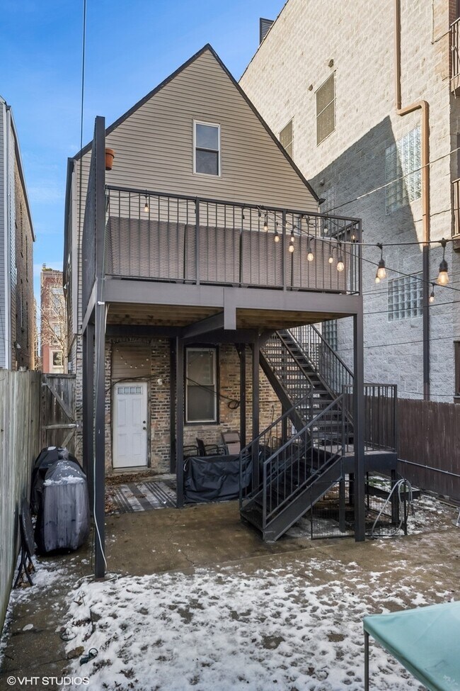Building Photo - 1033 N Hermitage Ave