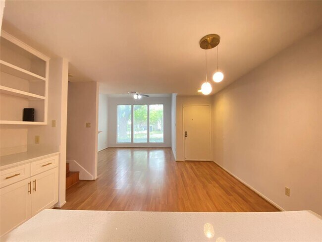 Building Photo - 2601 S Braeswood Blvd