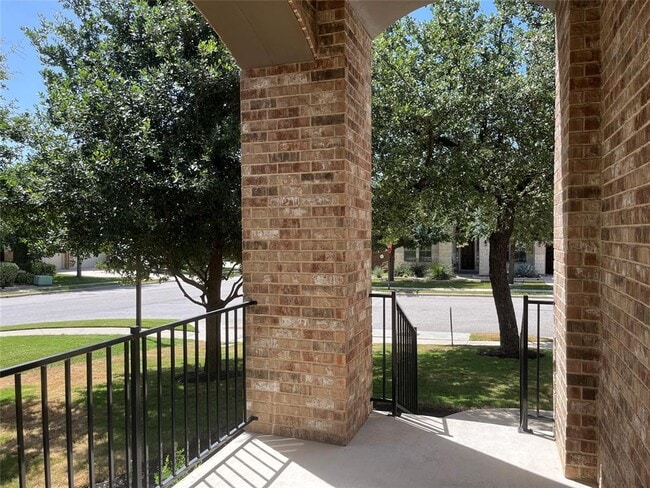 Building Photo - 2644 Hilltop Divide Ln
