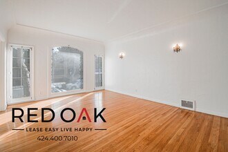 Building Photo - 180 S Sycamore Ave