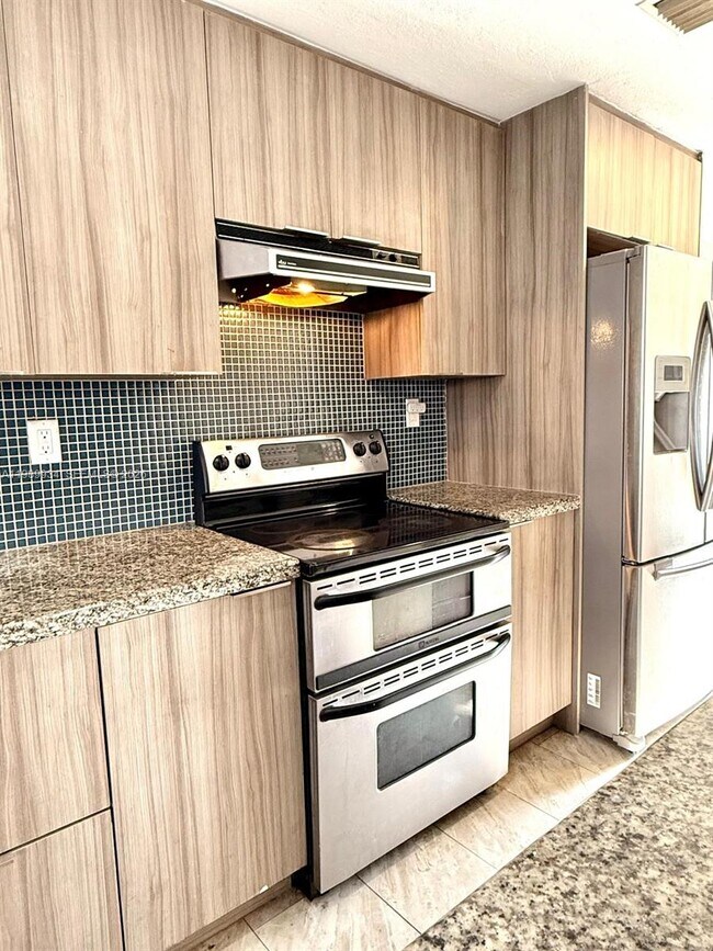 Building Photo - 833 NW 81st Terrace