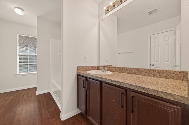 Building Photo - 726 Horseshoe Springs Ln