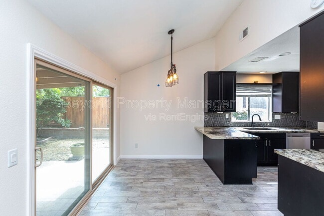 Building Photo - 3661 Cactusview Dr