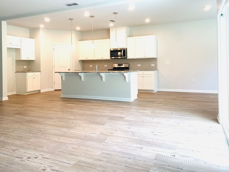 Building Photo - 134 Green Love Ln