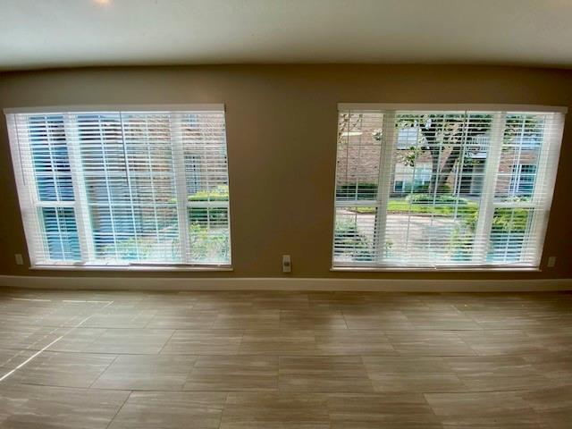 Building Photo - 2121 Fountain View Dr