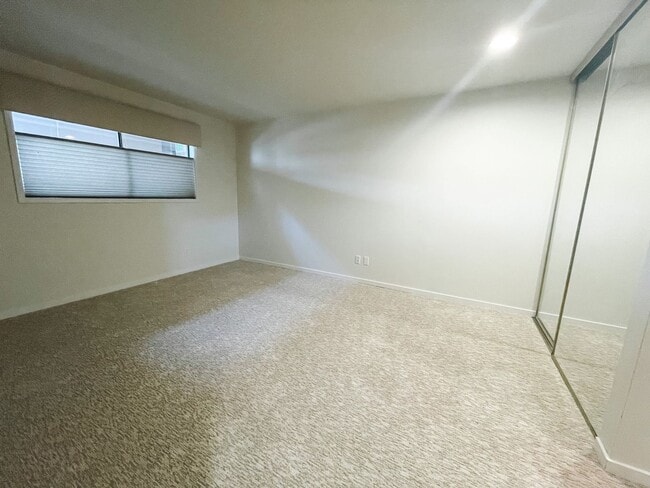 Building Photo - MARINER MANOR IS A PEACEFUL SOUND VIEW CONDO