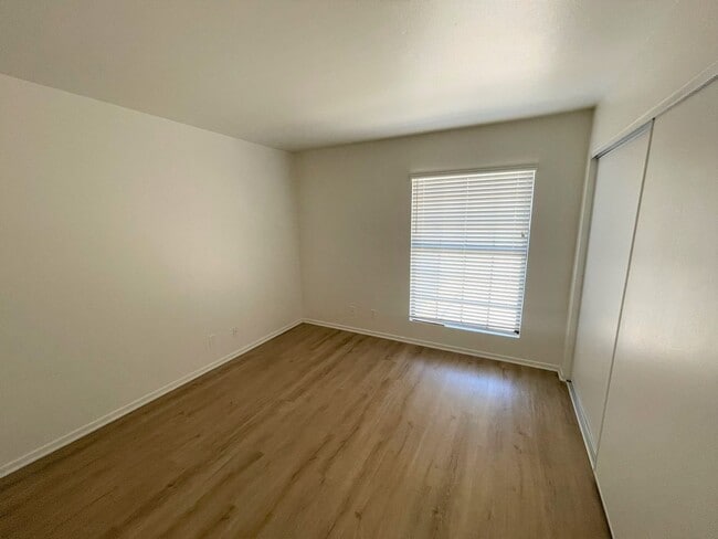 Building Photo - 620oak