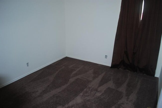 Building Photo - 161 Beech Dr