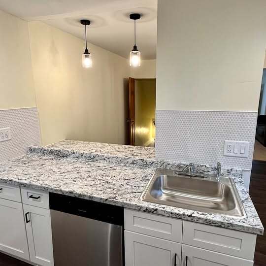 Building Photo - 135 N Carol Blvd