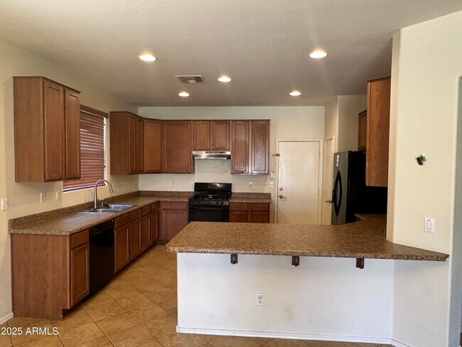 Building Photo - 15022 W Montecito Ave
