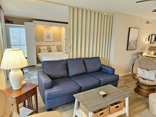 Building Photo - Charming First-Floor Condo in Plantation Golf and Country Club with a Community Pool Access!