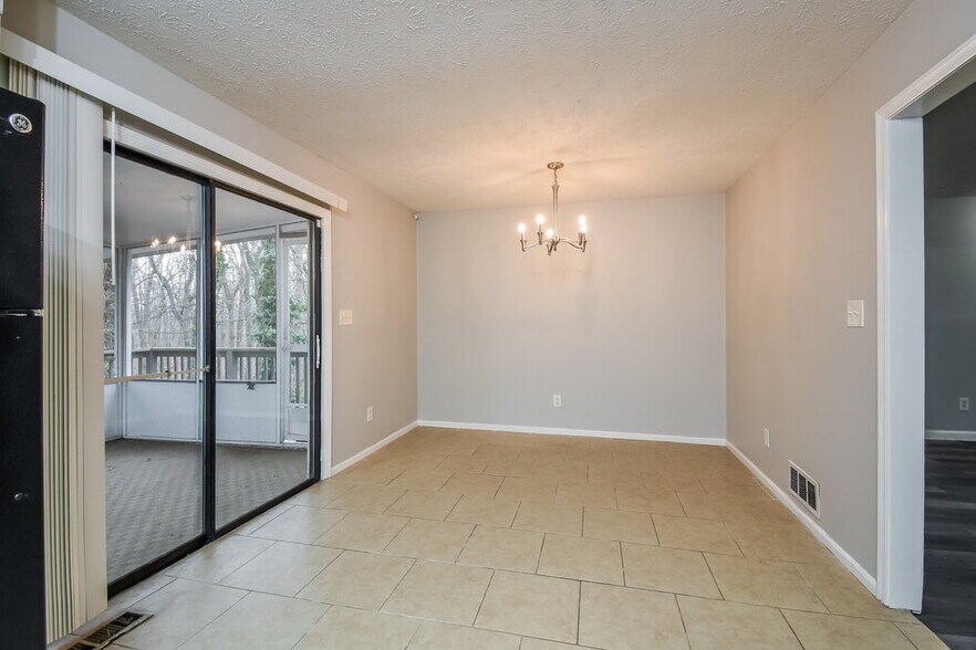 Building Photo - 3504 Sandra Dr