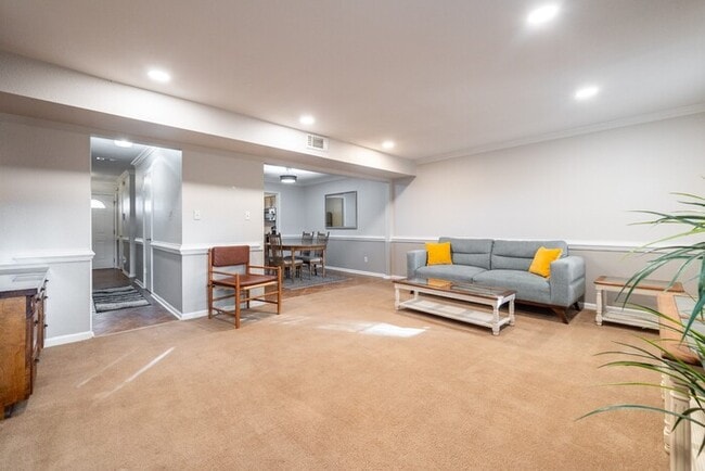 Building Photo - 6553 New Market Way