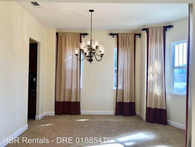 Building Photo - 1541 Biarritz St