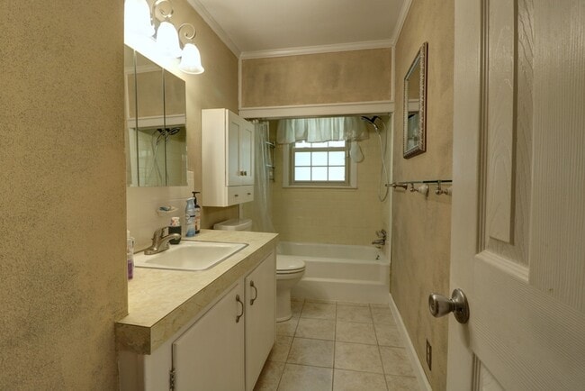 Building Photo - 373 Brandy Ln