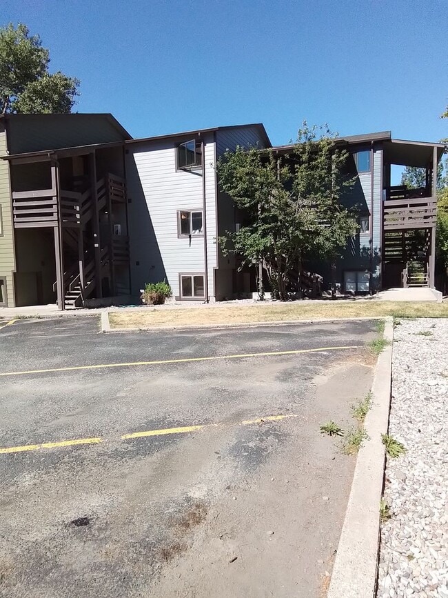 Building Photo - Great location, nice condo, second Floor