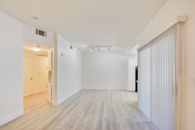 Building Photo - Completely updated and remodeled bottom-fl...